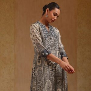Grey Dola Silk Botanical Print Kurta Set With Thread Work
